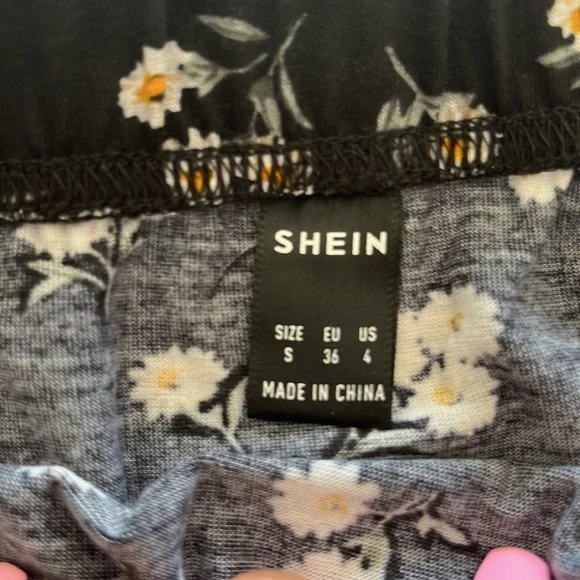 Two piece shein skirt and button up long sleeve floral and lace 💐🖤never worn - Picture 6 of 6